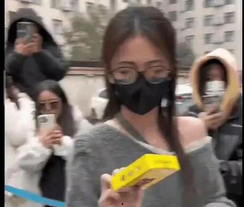 网红被爆料吃瓜健身视频,吃瓜健身两不误，揭秘网红日常