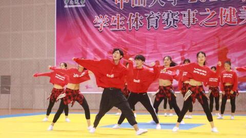 啦啦操舞蹈视频小学,青春舞动——小学生啦啦操舞蹈风采展示