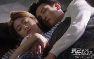 男女上床的视频,一场激情四溢的视觉盛宴