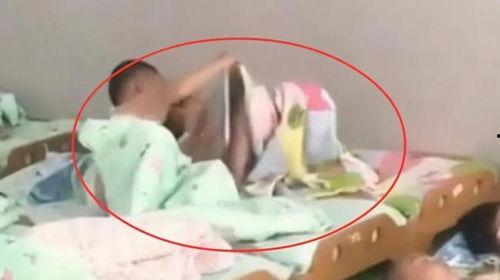 男女上床的视频,一场激情四溢的视觉盛宴