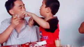 喝酒搞笑视频,那些让人捧腹的喝酒搞笑瞬间