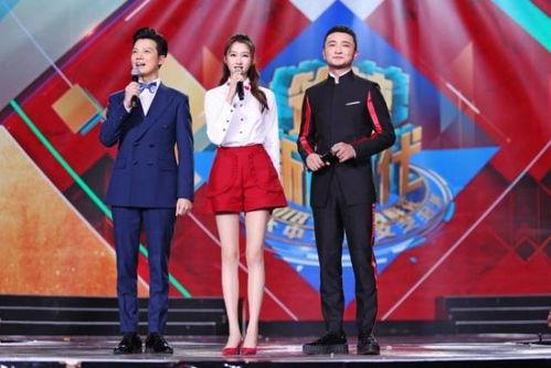 主持人上台走姿视频,主持人优雅走姿展现魅力瞬间