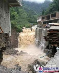 山洪暴发视频,视频记录惊险一幕